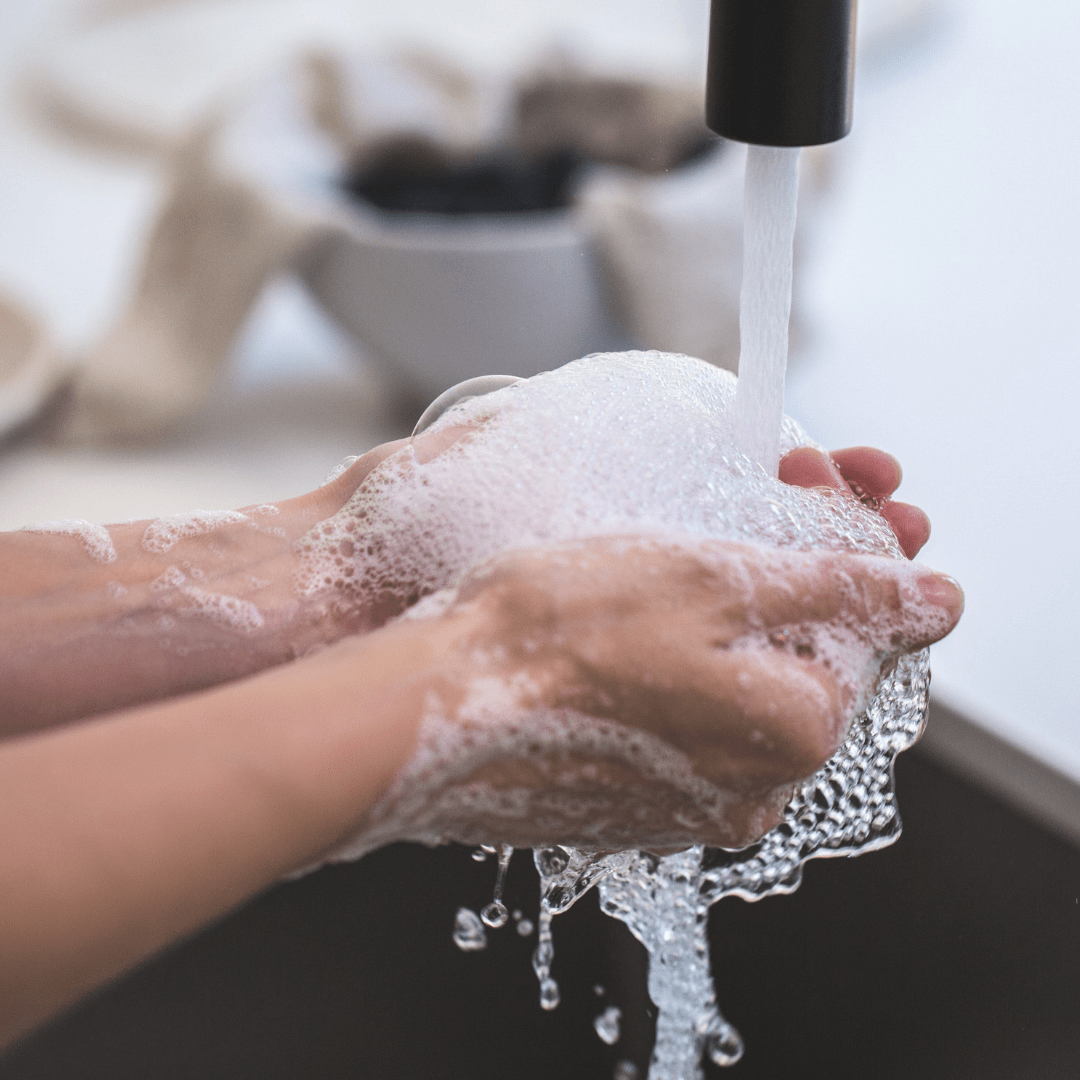 Guía completa para Limpiar y Cuidar tus Joyas de Acero Inoxidable - LE BAU