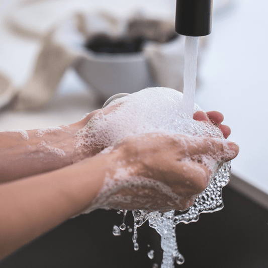 Guía completa para Limpiar y Cuidar tus Joyas de Acero Inoxidable - LE BAU