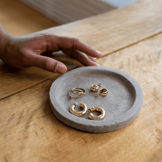 Ventajas de comprar joyas de acero inoxidable - LE BAU